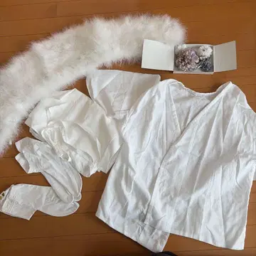 화이트 후리소데와 퍼 꽃 장식 세트