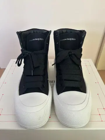 알렉산더 맥퀸 블랙 하이컷 스니커즈