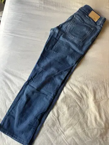 HUGO BOSS 블루 스트레이트 데님
