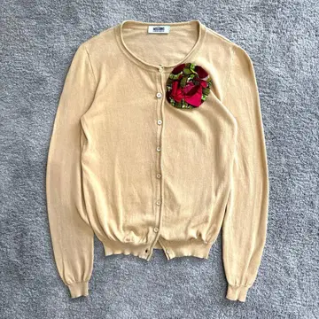 모스키노 플라워 모티브 가디건 꽃 브로치 베이지