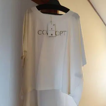 Bou Jeloud 아이보리 디자인 티셔츠 프리 사이즈