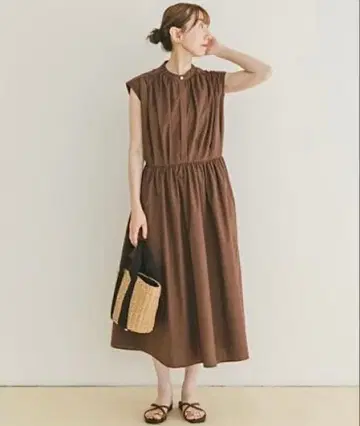 어반 리서치 슬리브리스 턱 개더 원피스