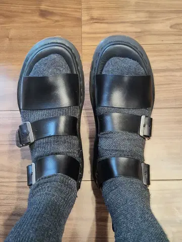 닥터마틴 가죽 블랙 스트랩 샌들