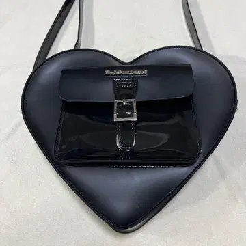 닥터마틴 하트형 숄더백