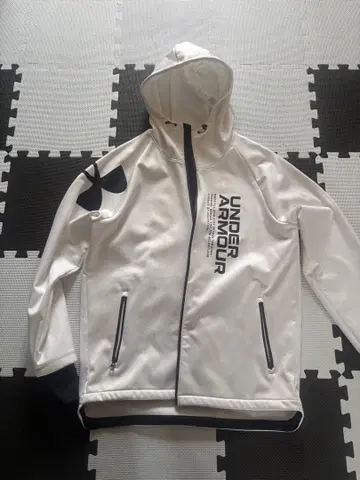 기간 한정 세일! 언더아머 후드 부착 후드티 XXL 화이트
