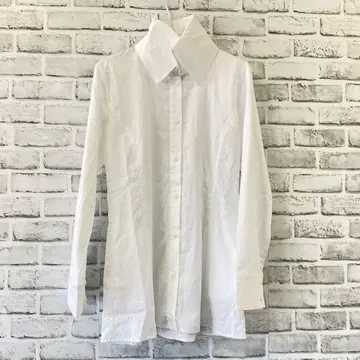 화이트 긴팔 셔츠 큰 옷깃