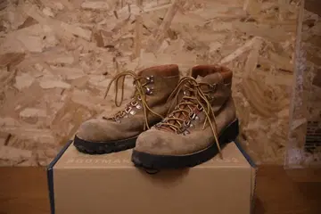 DANNER 다너 마운틴 라이트 (스웨이드 계열)