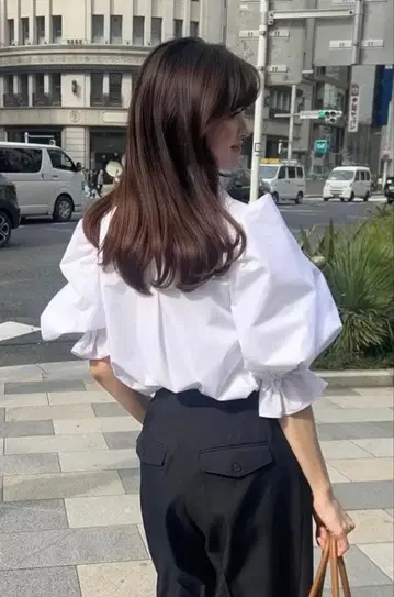 정품 bibiy CORA PUFF BLOUSE