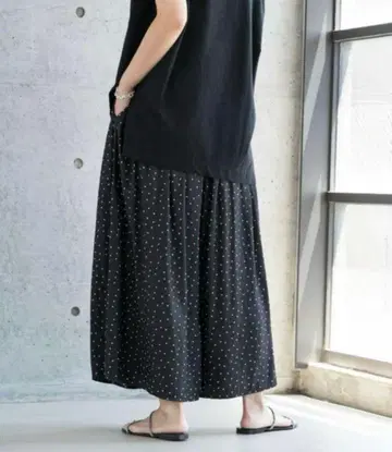 어반 리서치 워싱 랩 개더 스카초 블랙 도트