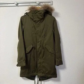 올리브색 후드 부착 모즈 코트