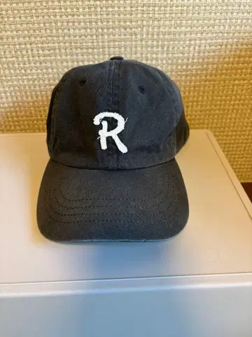 RHC (론 헤르만) 자수 R 로고 패치 캡