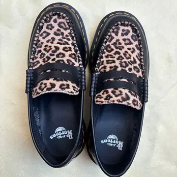 닥터 마틴 레오파드 무늬 로퍼