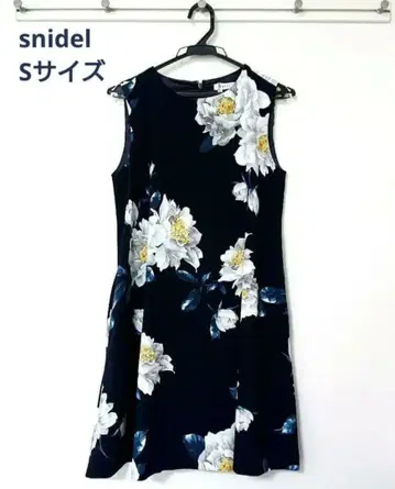 새상품급 snidel 원피스 네이비 꽃무늬 봄/여름