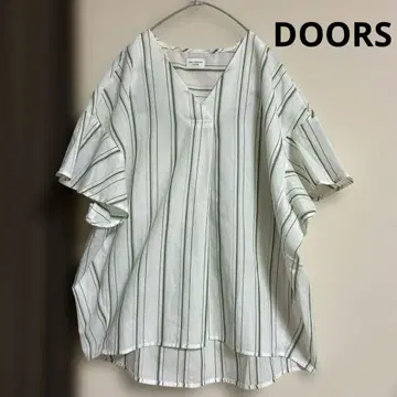새상품급 어반 리서치 도어스 스트라이프 플레어 슬리브 블라우스 그린 계열