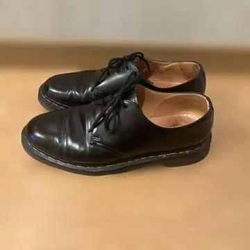 닥터마틴 3홀 UK9