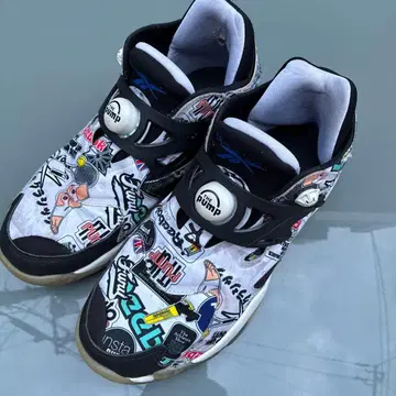 Reebok PUMP COURT 그래픽 스니커즈