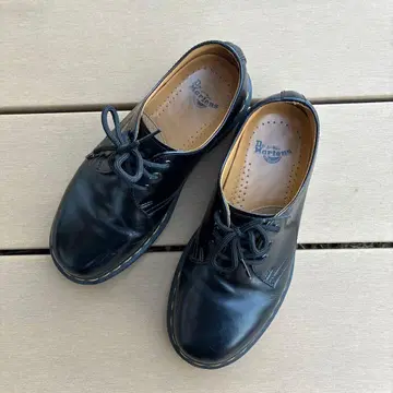 닥터마틴 1461 3홀 신발 UK4 ( 23cm 상당 )