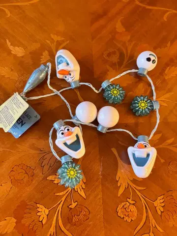 홍콩 디즈니 올라프 목걸이 라이트 (택 포함 새상품)