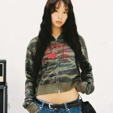 aeae WEB LOGO 크롭 후드 집업 카모플라쥬