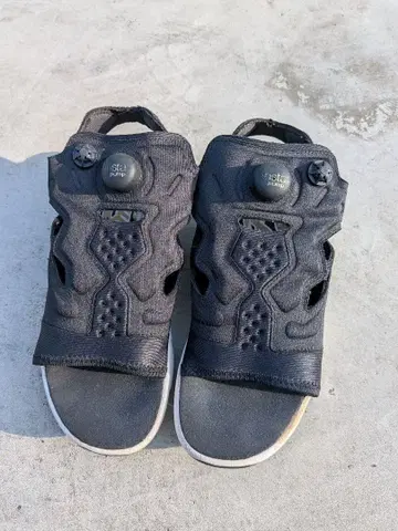 Reebok 인스타펌프 퓨리 샌들