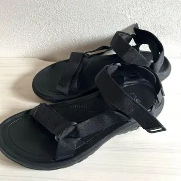 Teva 블랙 샌들