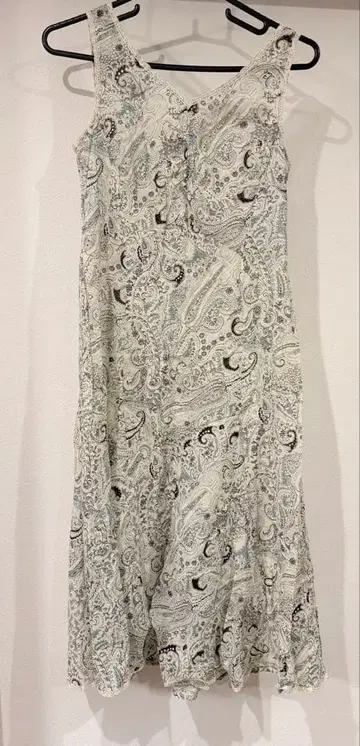 UNAPARTE 일본제 페이즐리 무늬 슬리브리스 원피스