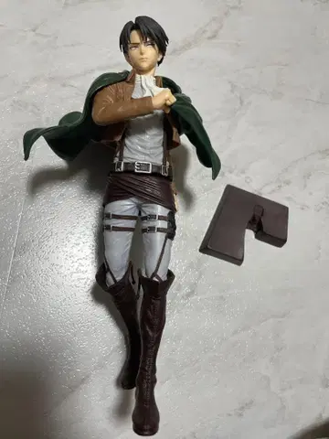 진격의 거인 리바이 피규어