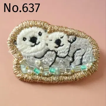 [ No.637 ] 서로 기대는 모자 랏코 자수 브로치