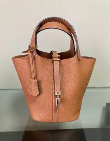 새상품 최상급 소가죽 핸드백 큐브백 골드 브라운 천연 가죽