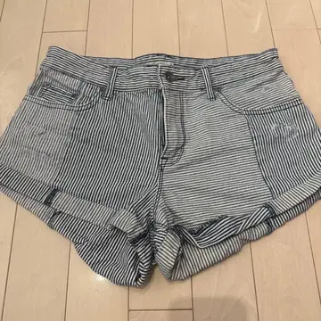 ROXY 스트라이프 숏팬츠 25