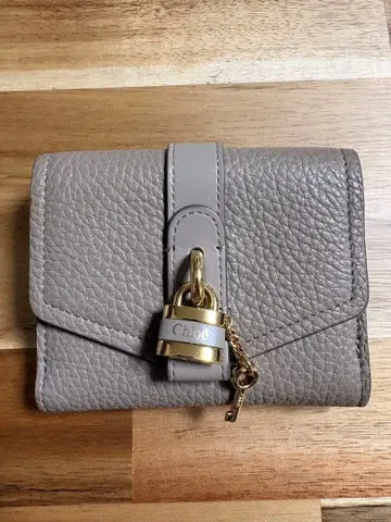 끌로에 3단 폴더형 지갑 그레이