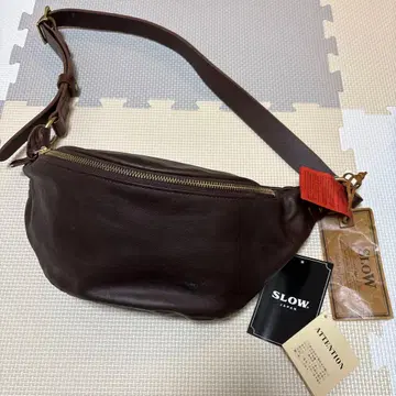 SLOW 슬로우 브라운 가죽 바디백
