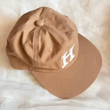 HOLIDAY x Spick&Span x CA4LA 별주 캡 베이지