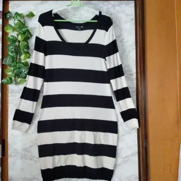 ' H&M ' 스트라이프 U넥 긴팔 니트 원피스 L 사이즈