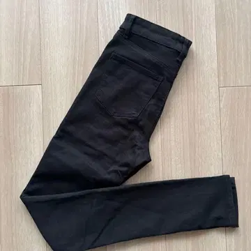 UNIQLO 울트라 스트레치 스키니 하이라이즈 진 블랙 61cm