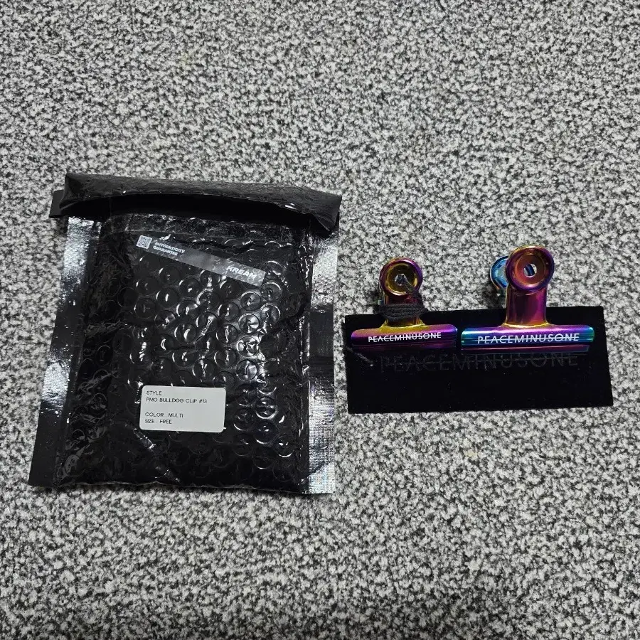 peaceminusone logo pin set #1