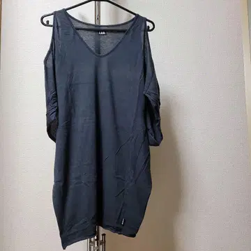 LGB 르그랑블루 어깨 트임 셔츠 Size 0