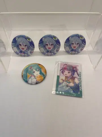 하츠네 미쿠 캔뱃지 4개 세트와 카드