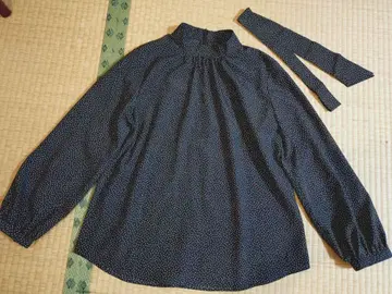 매킨토시 철학 하이넥 도트 블라우스