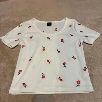 MOUSSY 꽃무늬 자수 반팔 T셔츠 FREE 마우지