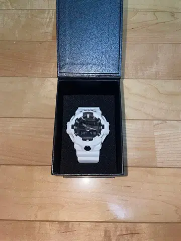 G-SHOCK 화이트 디지털 워치