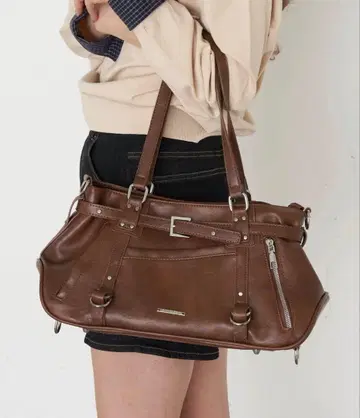 RAY CASSIN 벨트 달린 지퍼 포켓 숄더백