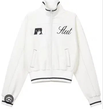 Hearts2Hearts FOCUS 의상 화이트