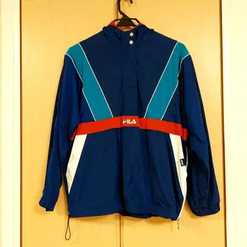 1회 착용 FILA 윈드 브레이커