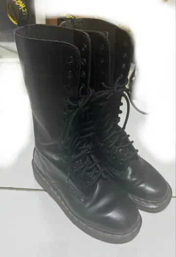 닥터마틴 14홀 블랙 부츠