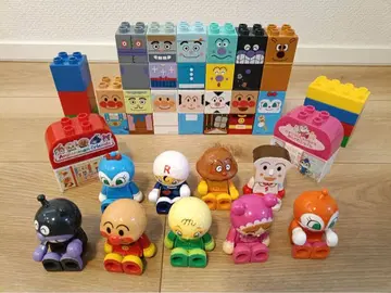 호빵맨 피규어와 블록 세트