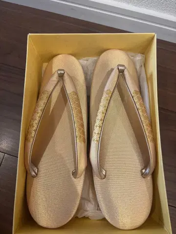 이토추 전통 예복 기모노용 골드 조리