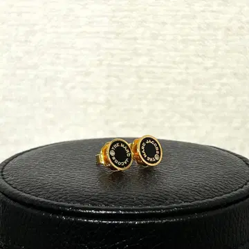 MARC JACOBS 더 메달리온 스터드 귀걸이