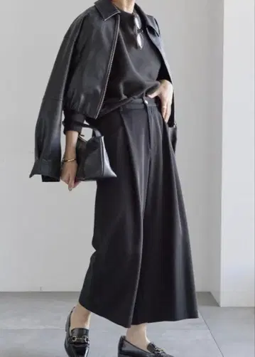 턱 포켓 와이드 크롭 팬츠