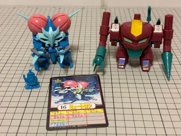 뮤트론 피규어 2체 세트